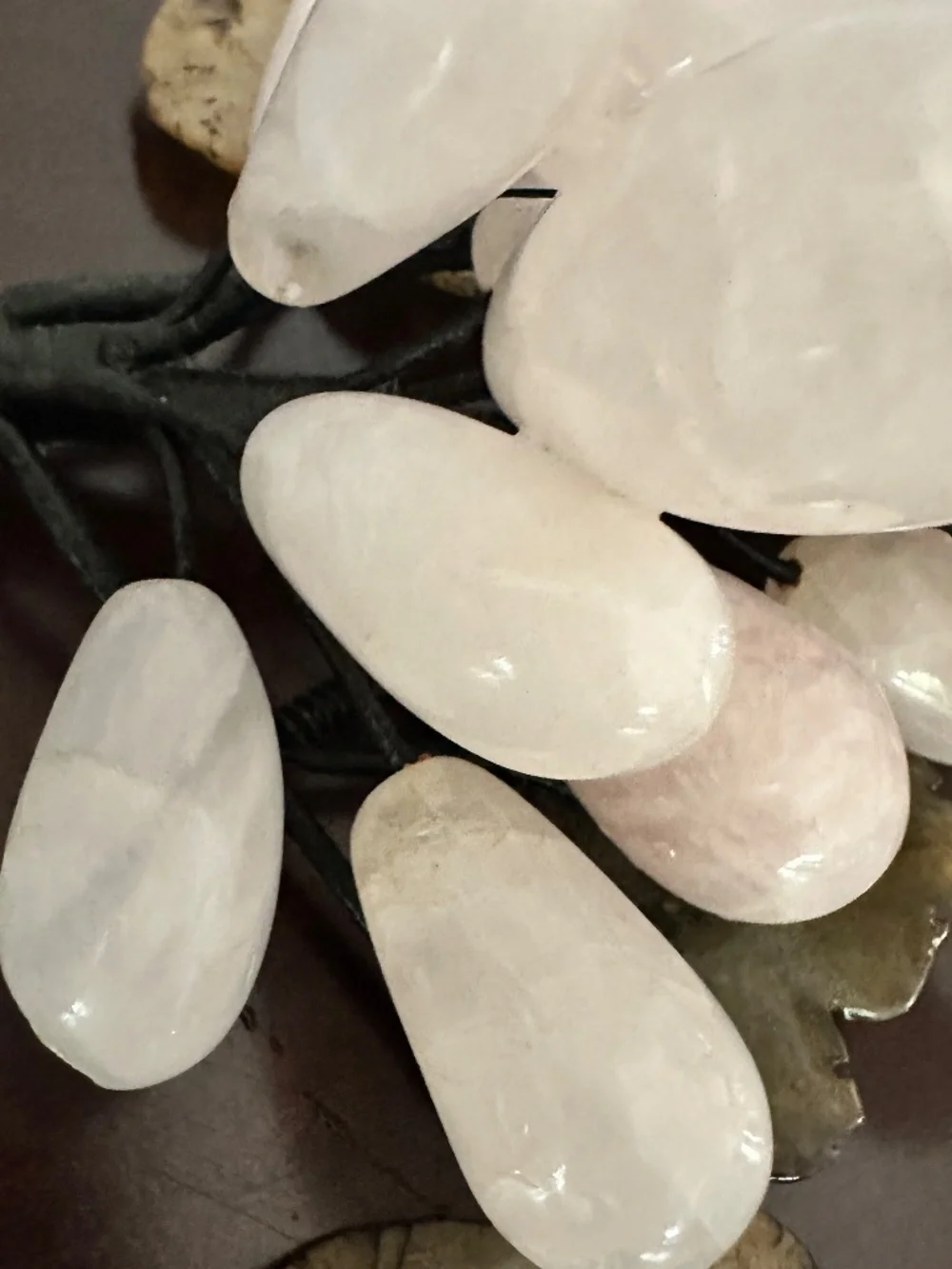 VTG MCM Creamy White Banded Onyx Stone Grape Cluster w/Carved Green Leaf W wibuy